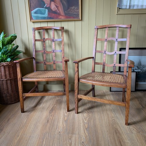 Pair arts and - of, oak